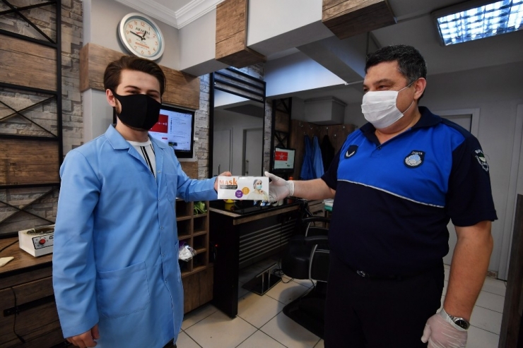 Berber Ve Kuaförlere Maske Desteği