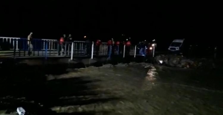 Dengesini Kaybederek Çaya Düşen Çocuk Kayboldu