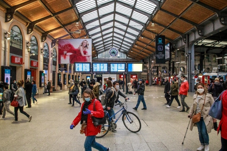 Fransa’da Son 24 Saatte Korona Virüsten 263 Ölüm