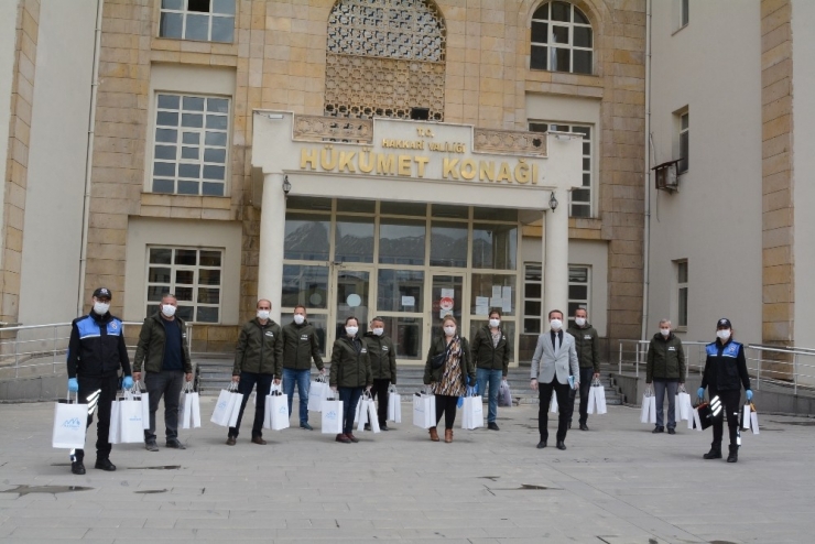Valinin Selamını Alan Şehit Annesi Gözyaşlarını Tutamadı