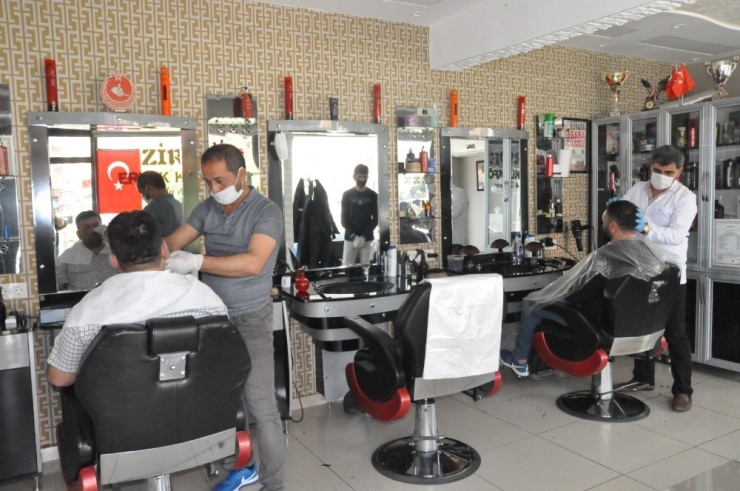 Berber, Kuaför Ve Güzellik Salonları Yeniden Faaliyete Geçti