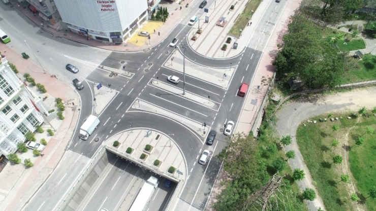 İzmit Gültepe Kavşağı’ndaki Asfalt Serimi Tamamlandı