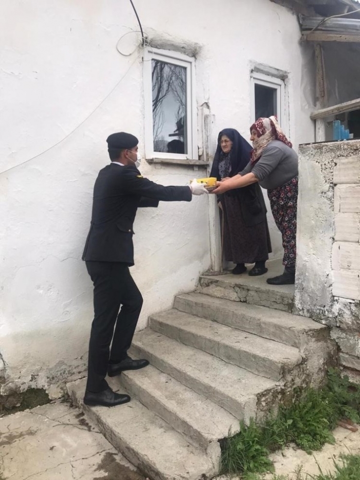 Jandarma Anneler Günü’nü Kutladı