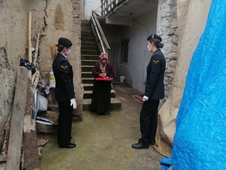 Jandarma Anneler Günü’nü Kutladı