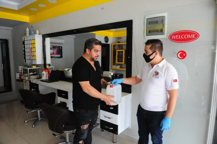 Kemer’de Kuaför Ve Berberlere Maske İle Dezenfektan