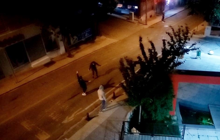 Kısıtlama Bitince Sokak Ortasında Çiftetelli Oynadılar