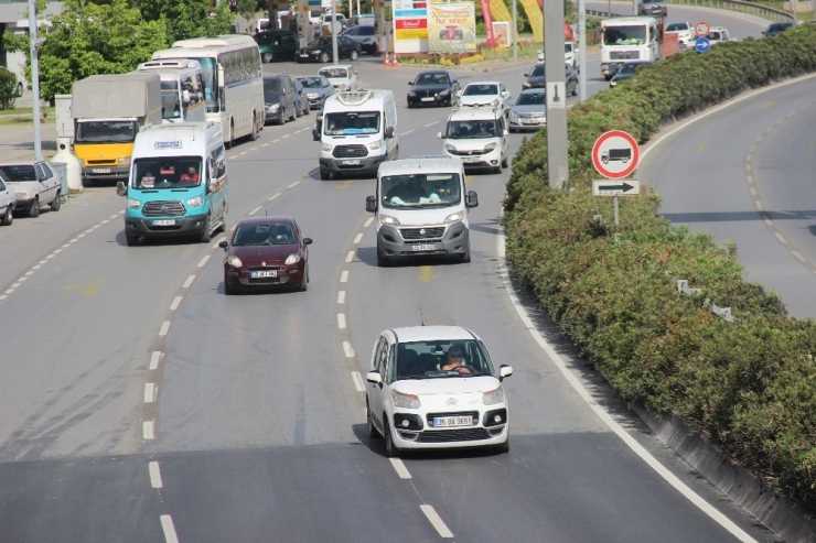 Kısıtlama Sonrası İlk İş Günü İzmir’de Trafik Yoğunluğu