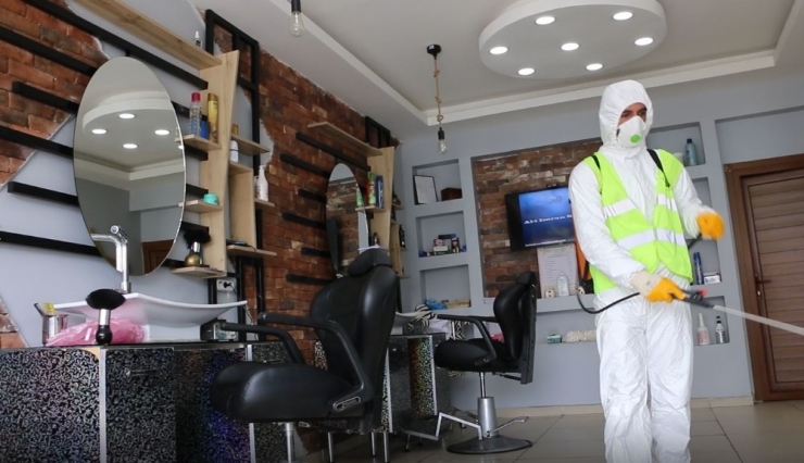 Berber Ve Kuaförlerin İlk Dezenfeksiyonu Aziziye Belediyesi’nden
