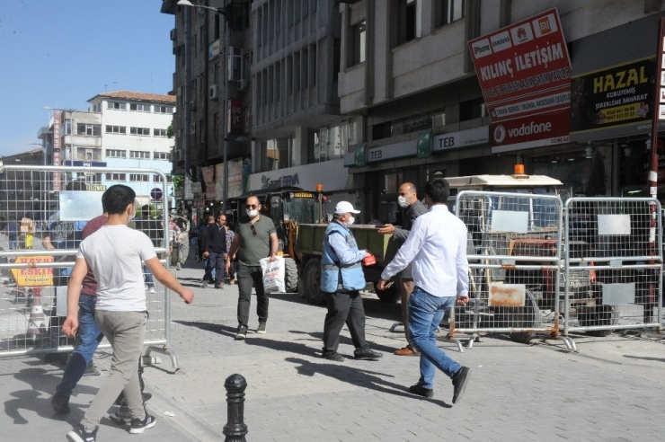 Gaziantep’in Kalabalık Caddelerine Maskesiz Giriş Yasaklandı