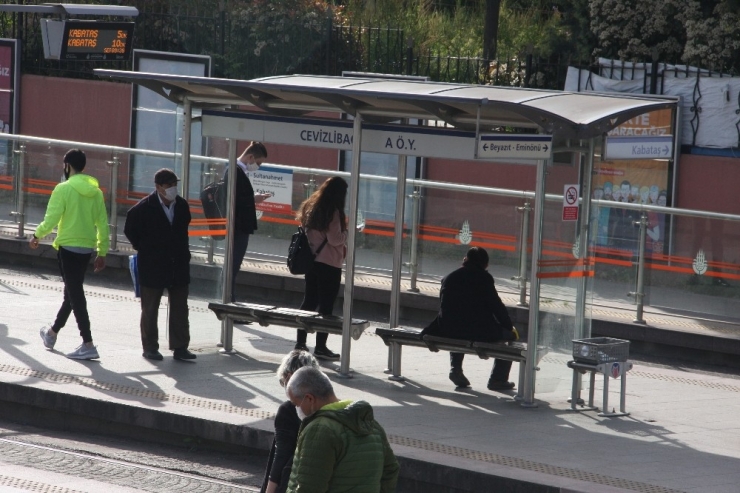 Kontrollü Sosyal Hayatın İlk Gününde Metrobüslerde Yoğunluk