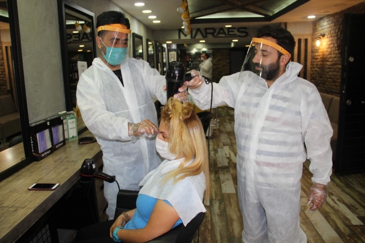 Kuaförler 2 Ay Sonra Hizmete Başladı, Hanımlar Sıraya Girdi