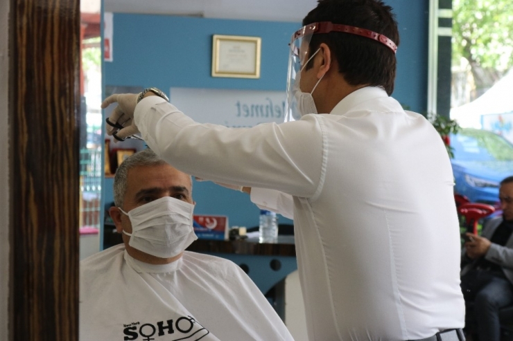 Diyarbakır’da Berber Dükkanları Hizmet Vermeye Başladı