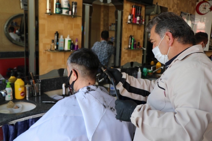 Nevşehir’de Berberler Açıldı, İlk Tıraşlar Yapıldı