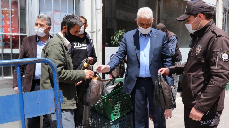 Aksaray Kızılay Şubesinin İhtiyaç Sahiplerine Desteği Sürüyor