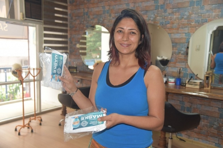 Manisa Büyükşehir Belediyesinden Berber Ve Kuaförlere Maske Desteği