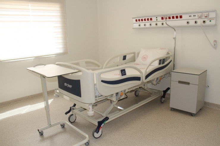 Yeşilköy Pandemi Hastanesi’nin Örnek Odaları Tanıtıldı