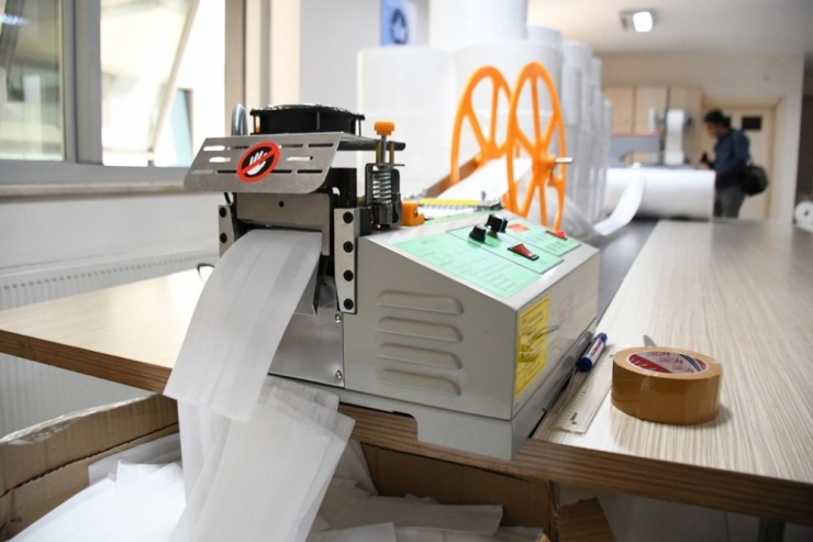 İnegöl Belediyesi Ücretsiz Maske Temin Noktaları Oluşturdu