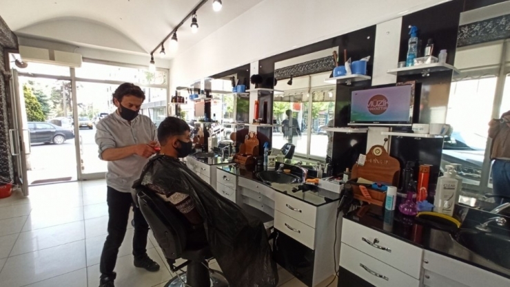 Berberler 50 Gün Sonra Dükkanlarını Açtı