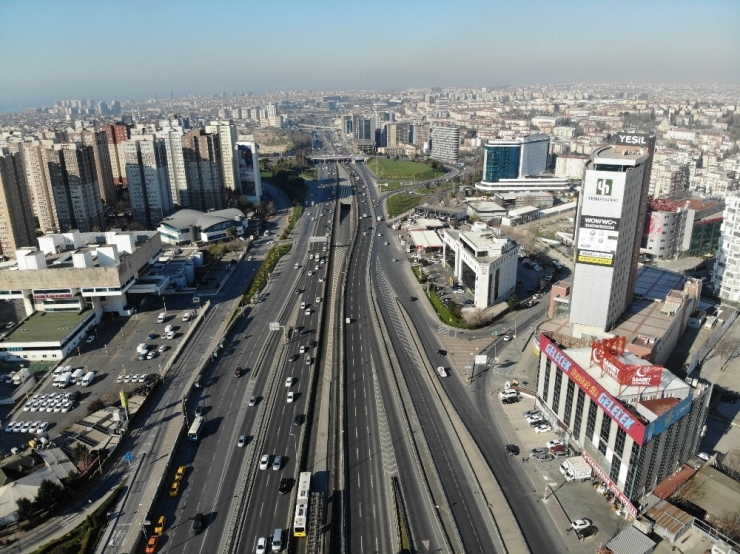Kontrollü Hayatın Başlamasının Ardından İstanbul’da Trafik Yoğunluğu