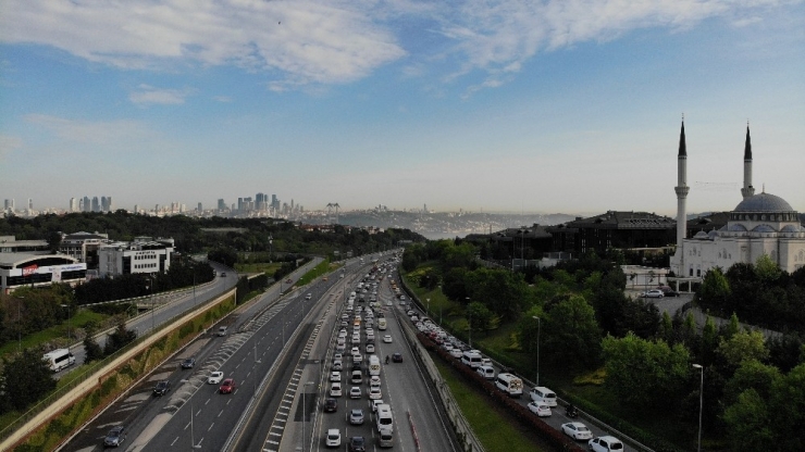 Kısıtlamanın Ardından 15 Temmuz Köprüsünde Yaşanan Trafik Yoğunluğu Havadan Görüntülendi