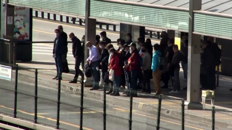 İstanbul’da Kısıtlamanın Ardından Trafik Yoğunluğu