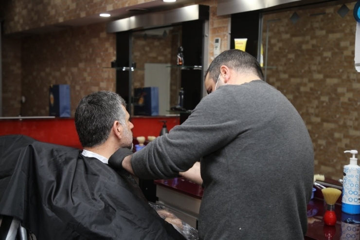 Sultanbeyli’nde Kuaför Ve Berber Salonları Bereket Duasıyla Açıldı