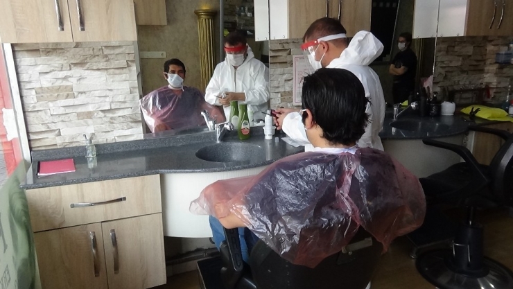 Berberler Koronavirüs Tedbirleri Alarak Hizmet Vermeye Başladı