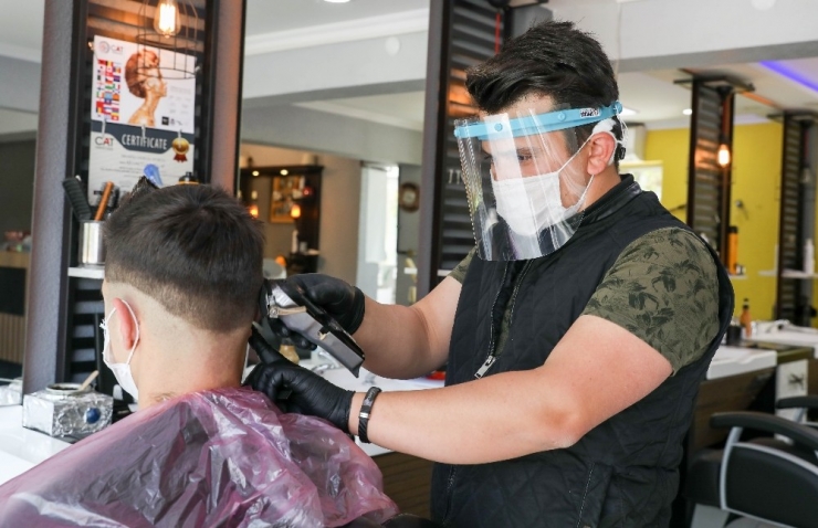 Sincan’da 675 Kuaför, Berber Ve Güzellik Salonu Bugün İş Başı Yaptı