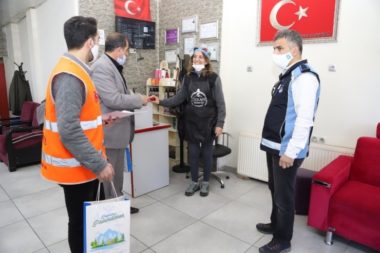 Palandöken Belediyesi Berber Ve Kuaförleri Dezenfekte Etti