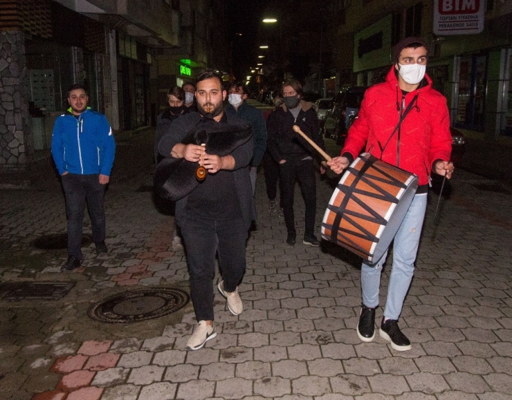 Gelenek Devam Etti, Sahurda Tulum Sesi Yükseldi