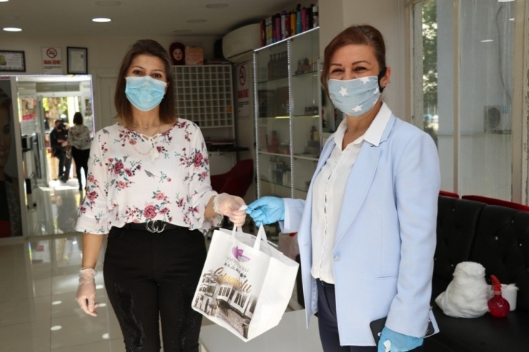 Safranbolu’da Berber Ve Kuaförlere Temizlik Kiti Dağıttı