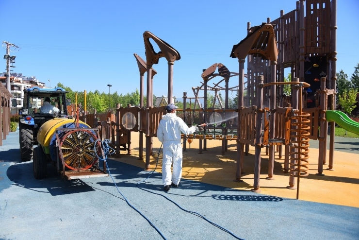 Salihli’nin Parkları Çocuklar İçin Hazırlandı