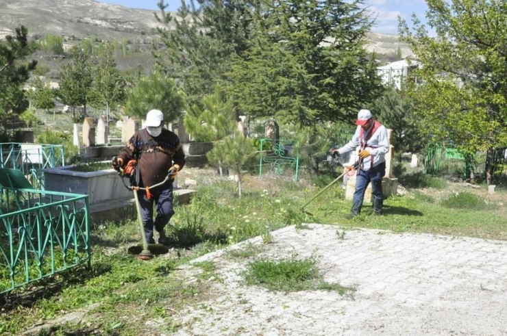 Covid-19 Mezar Temizliğine Engel Olmadı