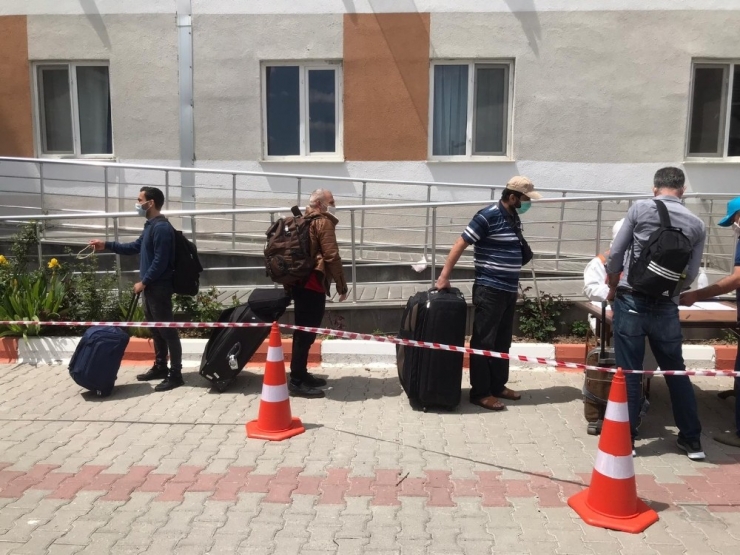 Somali Ve Cibuti’den Getirilerek Karantinaya Alınan Vatandaşlar Evlerine Gönderildi