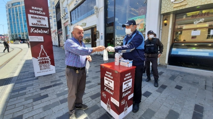 Taksim Meydanı Ve İstiklal Caddesi’nde İş Yerleri Açılıyor