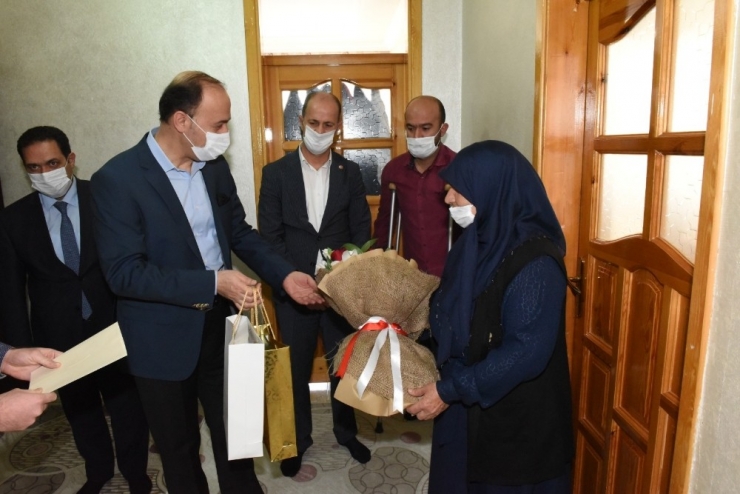 Vali Erin Şehit Annelerinin Anneler Gününü Kutladı