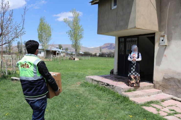 Gürpınar Kaymakamlığından İhtiyaç Sahiplerine Destek