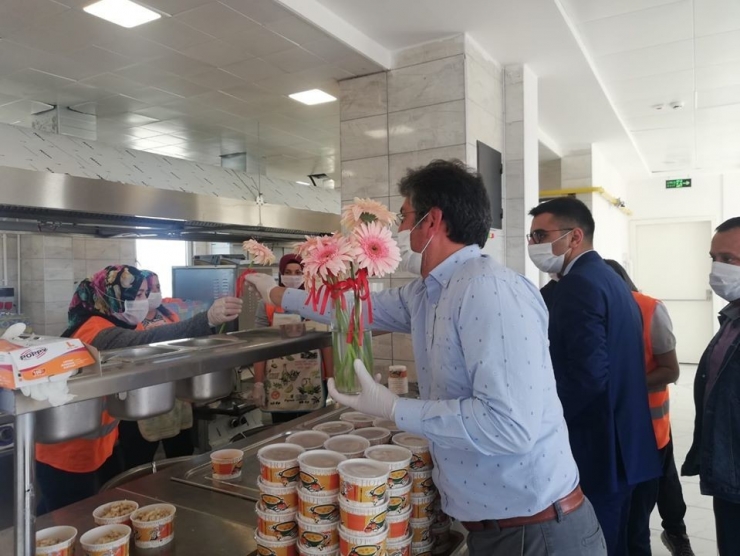 Vefa Sosyal Destek Grubu Yemekhanesindeki Kadınlar Unutulmadı