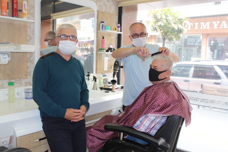 Yalova’daki Berberlerde İlk Gün Yoğunluğu