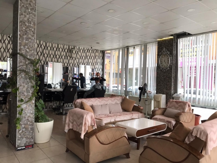 Yasak Kalktı, Vatandaşlar Kuaförlere Koştu