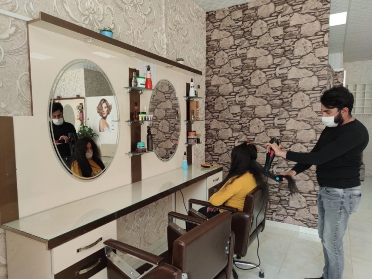 İslahiye’de Berber Ve Kuaförlerde Hizmet Başladı