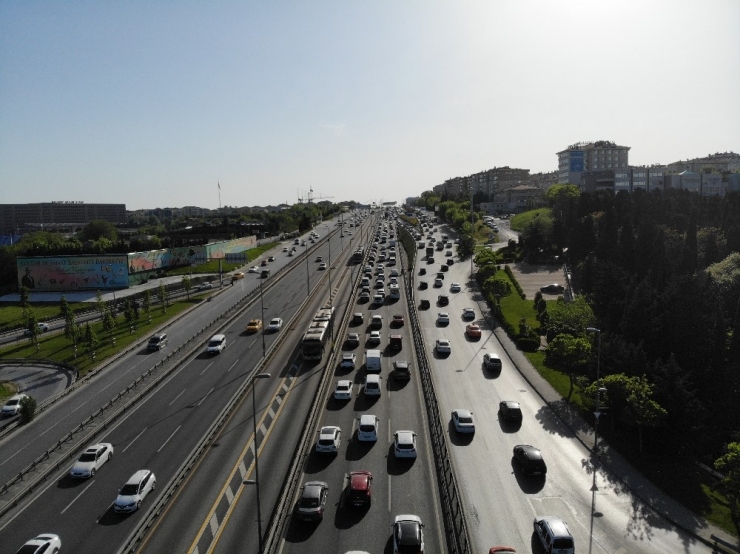 İstanbul Mesai Bitimi Sonrası Oluşan Trafik Yoğunluğu Havadan Görüntülendi
