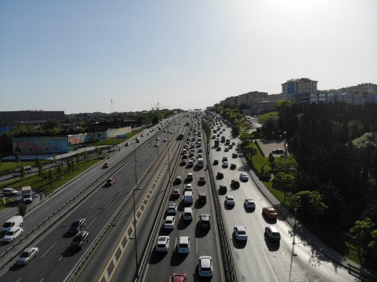 İstanbul Mesai Bitimi Sonrası Oluşan Trafik Yoğunluğu Havadan Görüntülendi