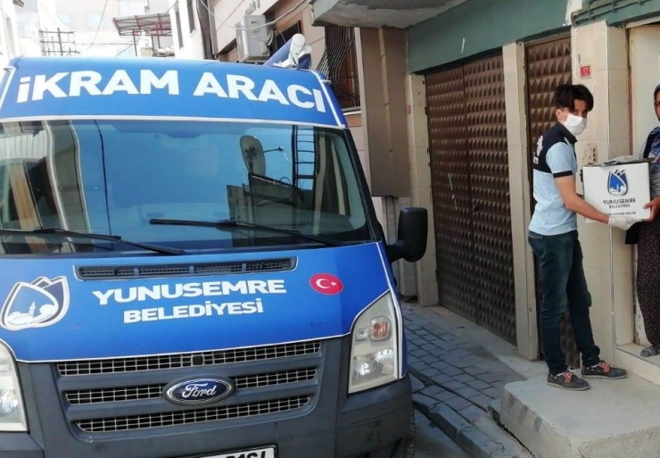 Yunusemre’de Erzak Dağıtımı Sürüyor