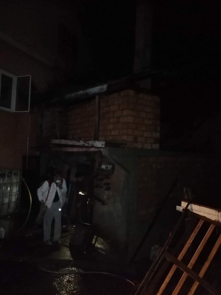 Bacadan Çıkan Kıvılcımlar Mahalleliye Korku Dolu Anlar Yaşattı