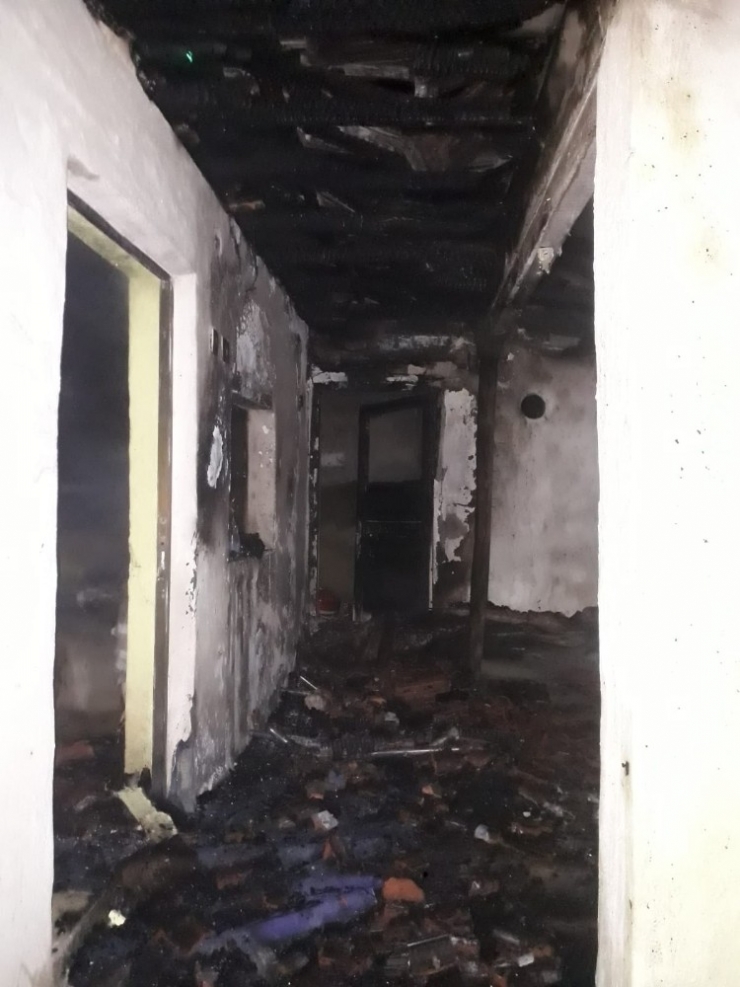 Alevlere Teslim Olan Ev Kullanılmaz Hale Geldi