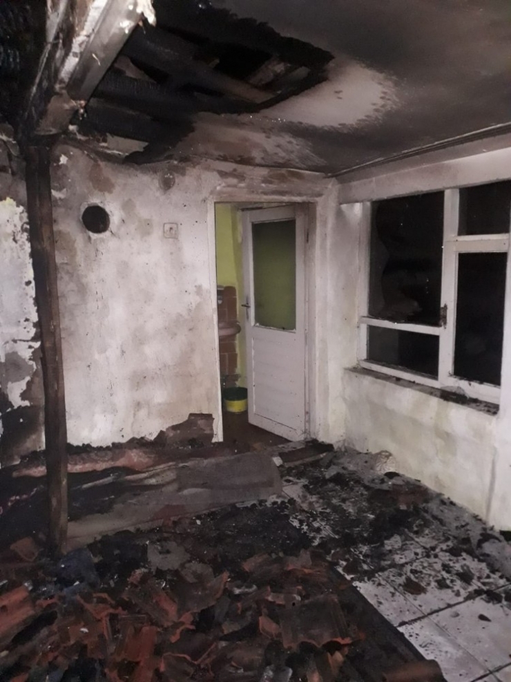 Alevlere Teslim Olan Ev Kullanılmaz Hale Geldi