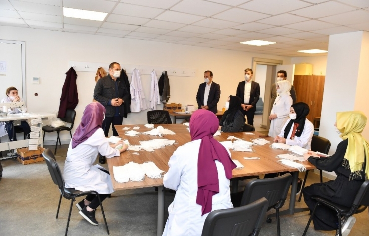 Taksim Ve İstiklal Caddesi’nde Günde 10 Binden Fazla Maske Dağıtılıyor