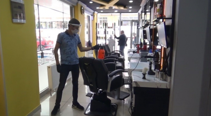 Berberlerde Randevu Defterleri Doldu