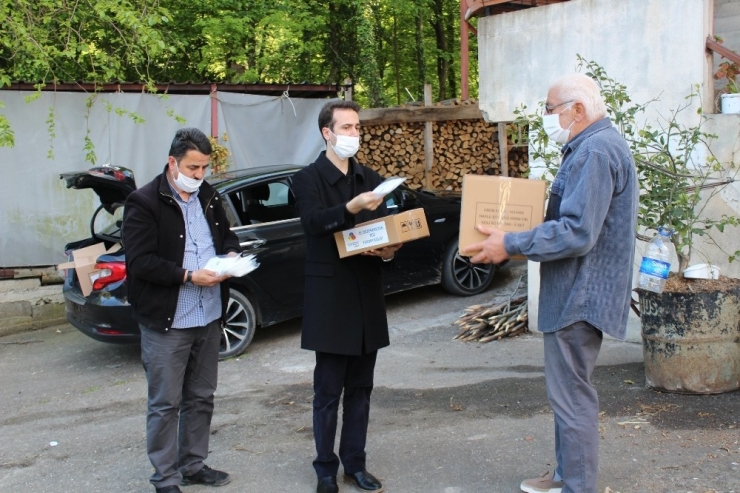 Kaymakam Makam Aracıyla Köy Köy Gezip Maske Dağıtıyor